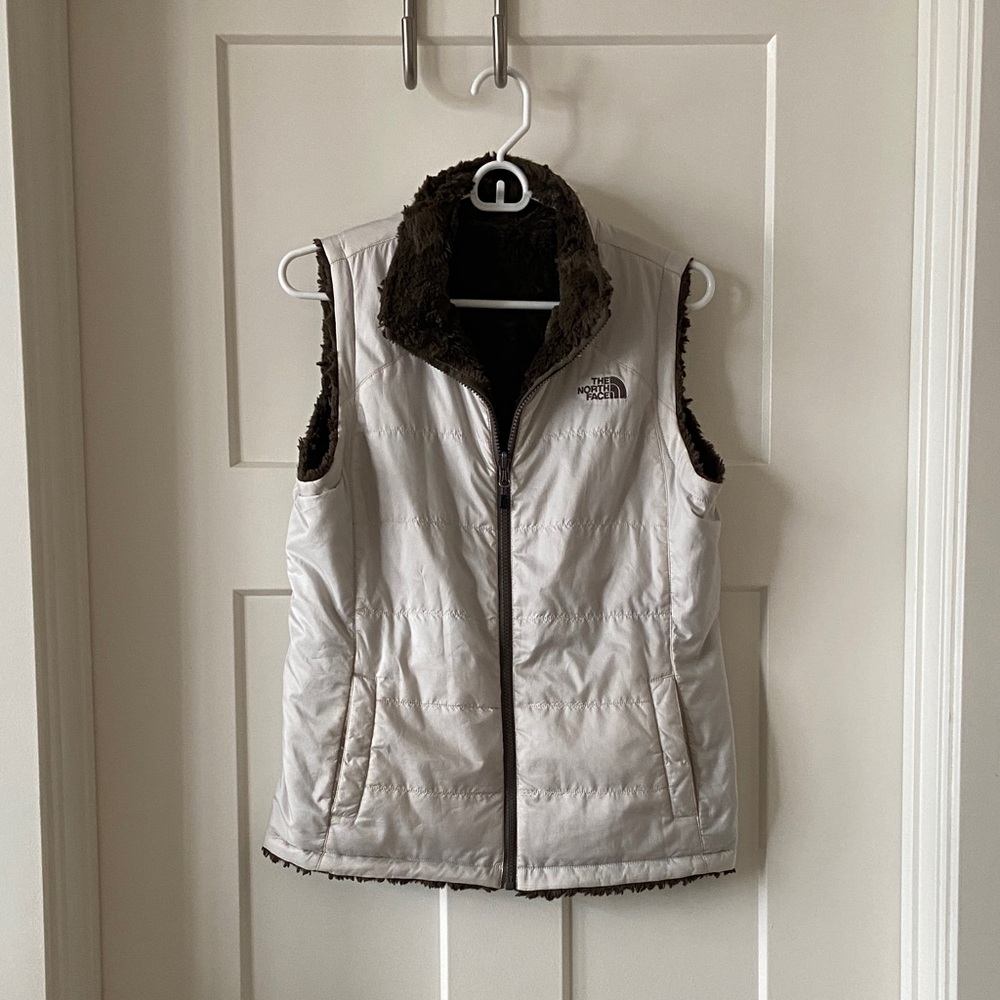 The North Face Women's Mossbud Swirl Reversible Vest | Cream Brown Fur | Small